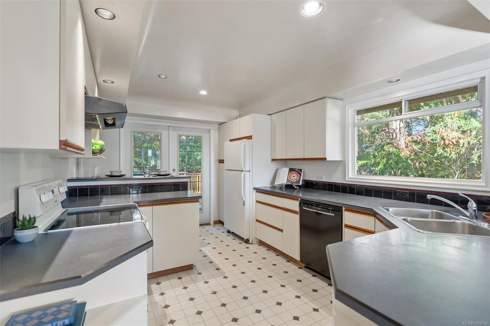2104 Wenman Dr