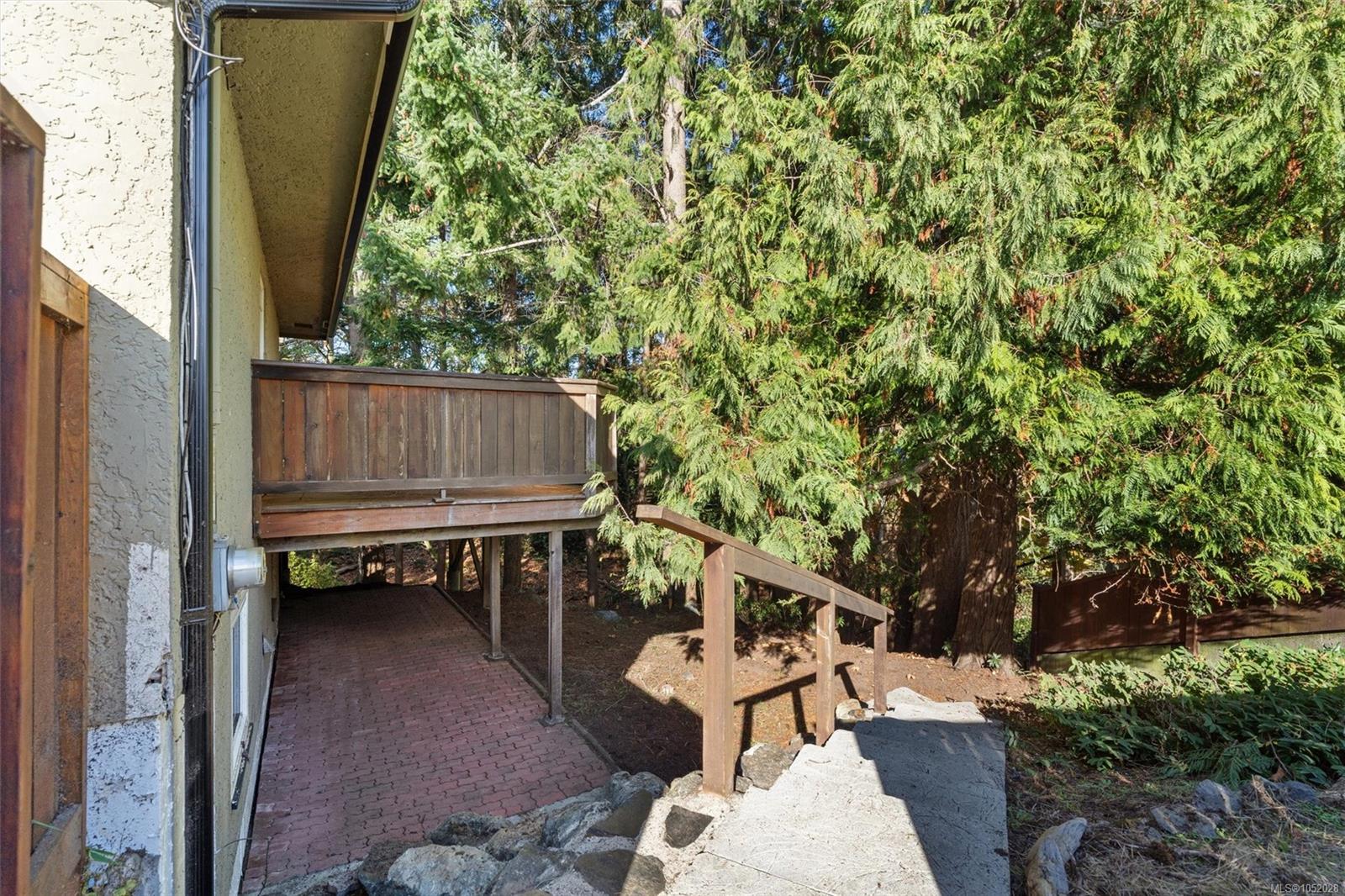 2104 Wenman Dr