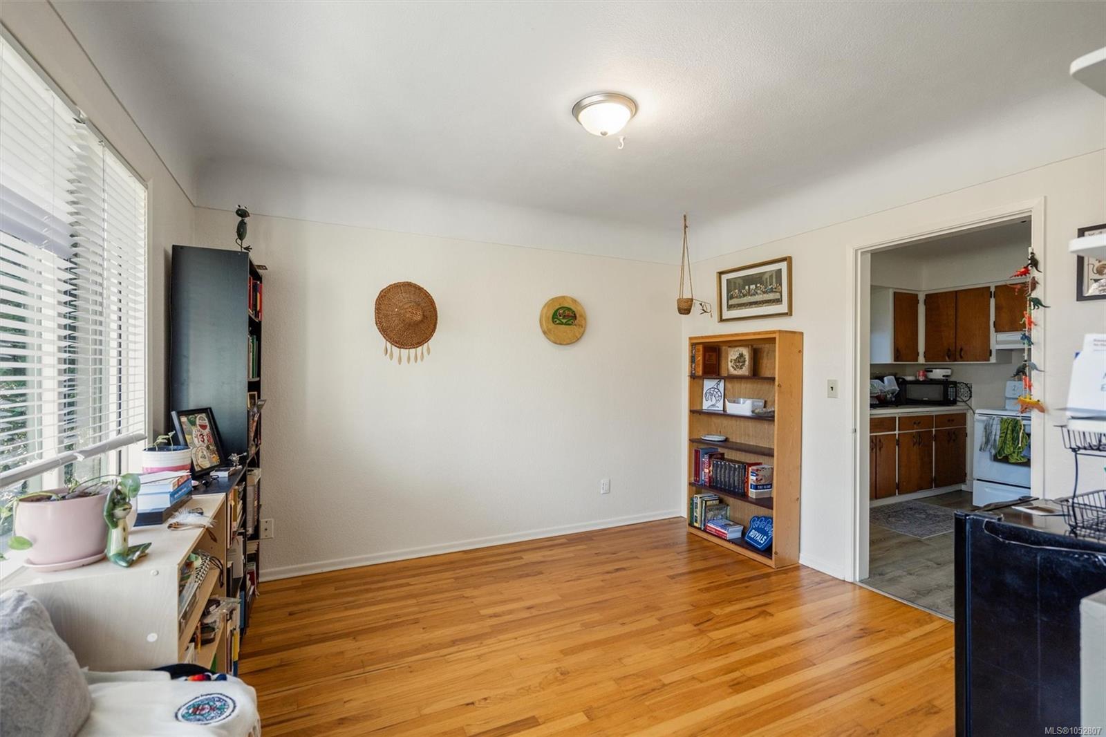546-548 Linden Ave