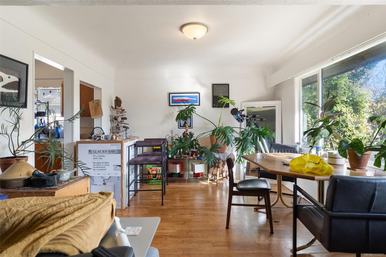 546-548 Linden Ave