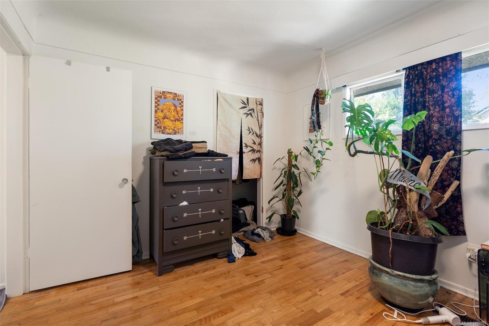 546-548 Linden Ave