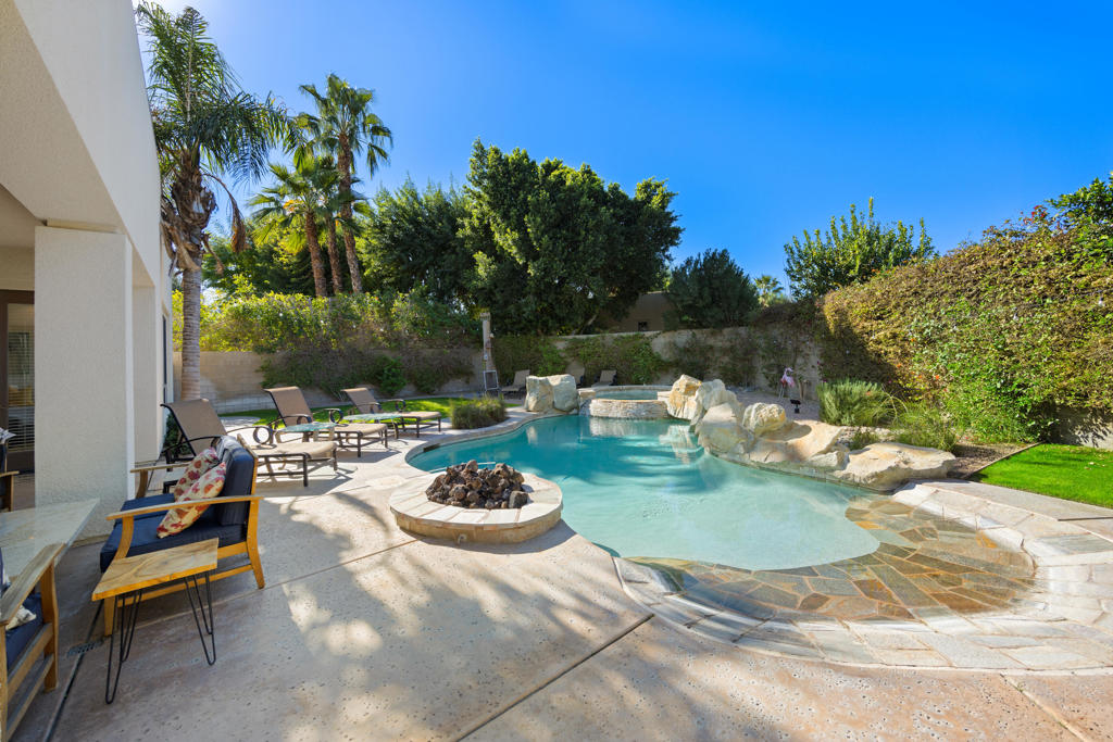 81084 Falling Leaf Court