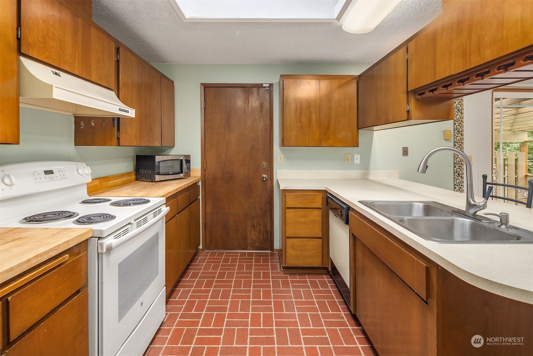 117 to 119 110th Avenue Ct E