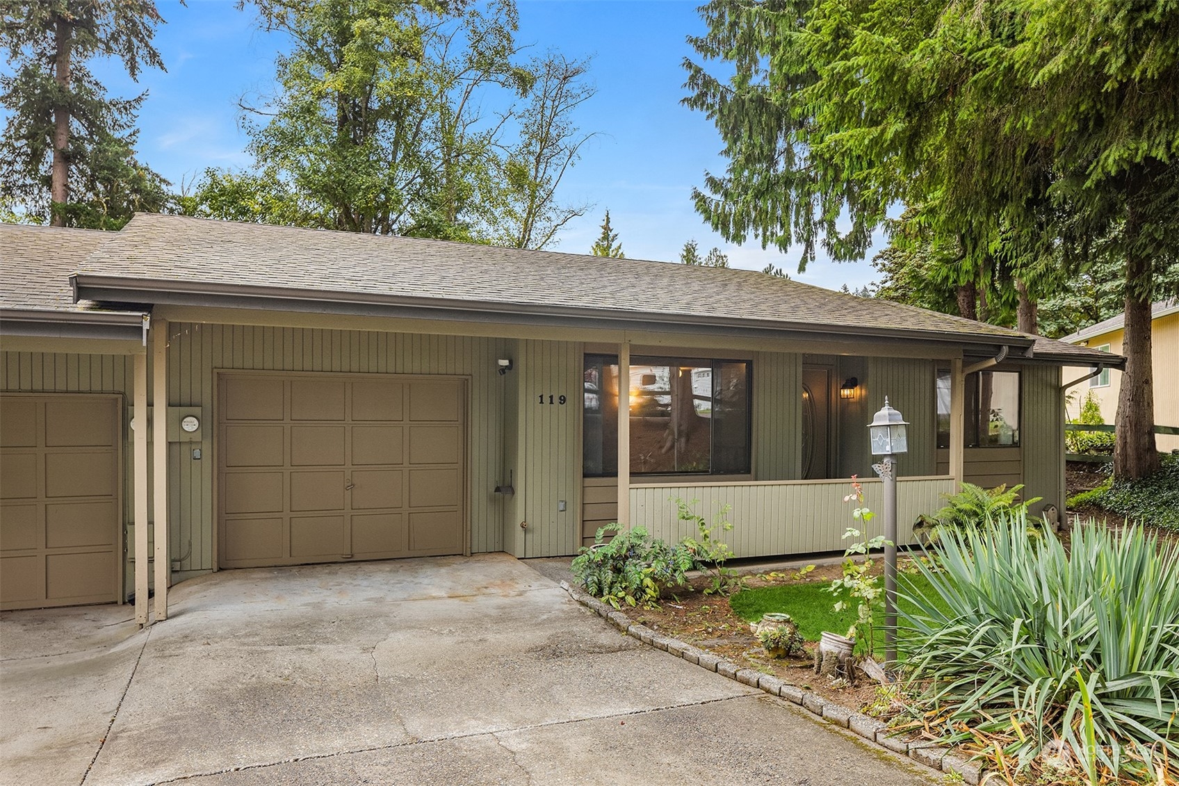 117 to 119 110th Avenue Ct E