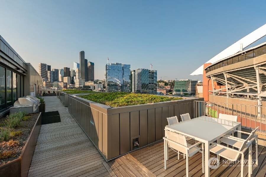 590 1st Avenue S Unit: 607