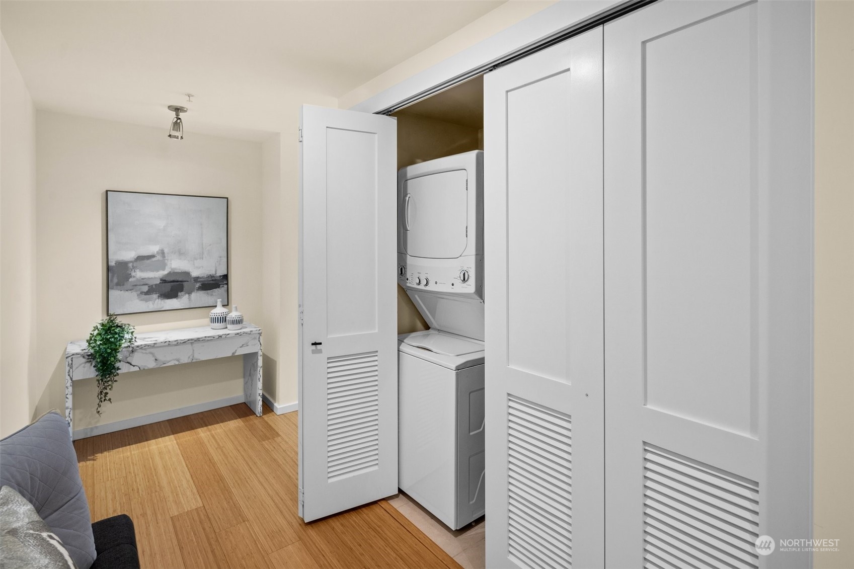 76 Cedar Street Unit: PH 5