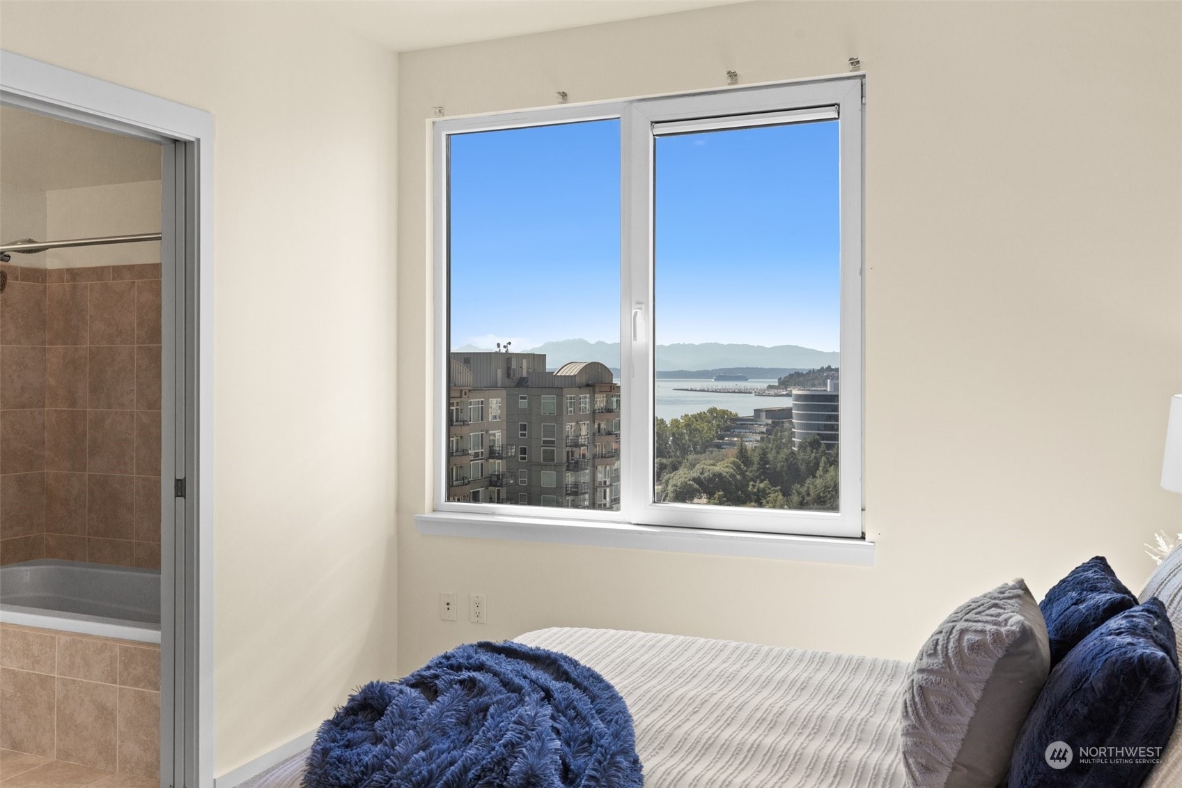 76 Cedar Street Unit: PH 5