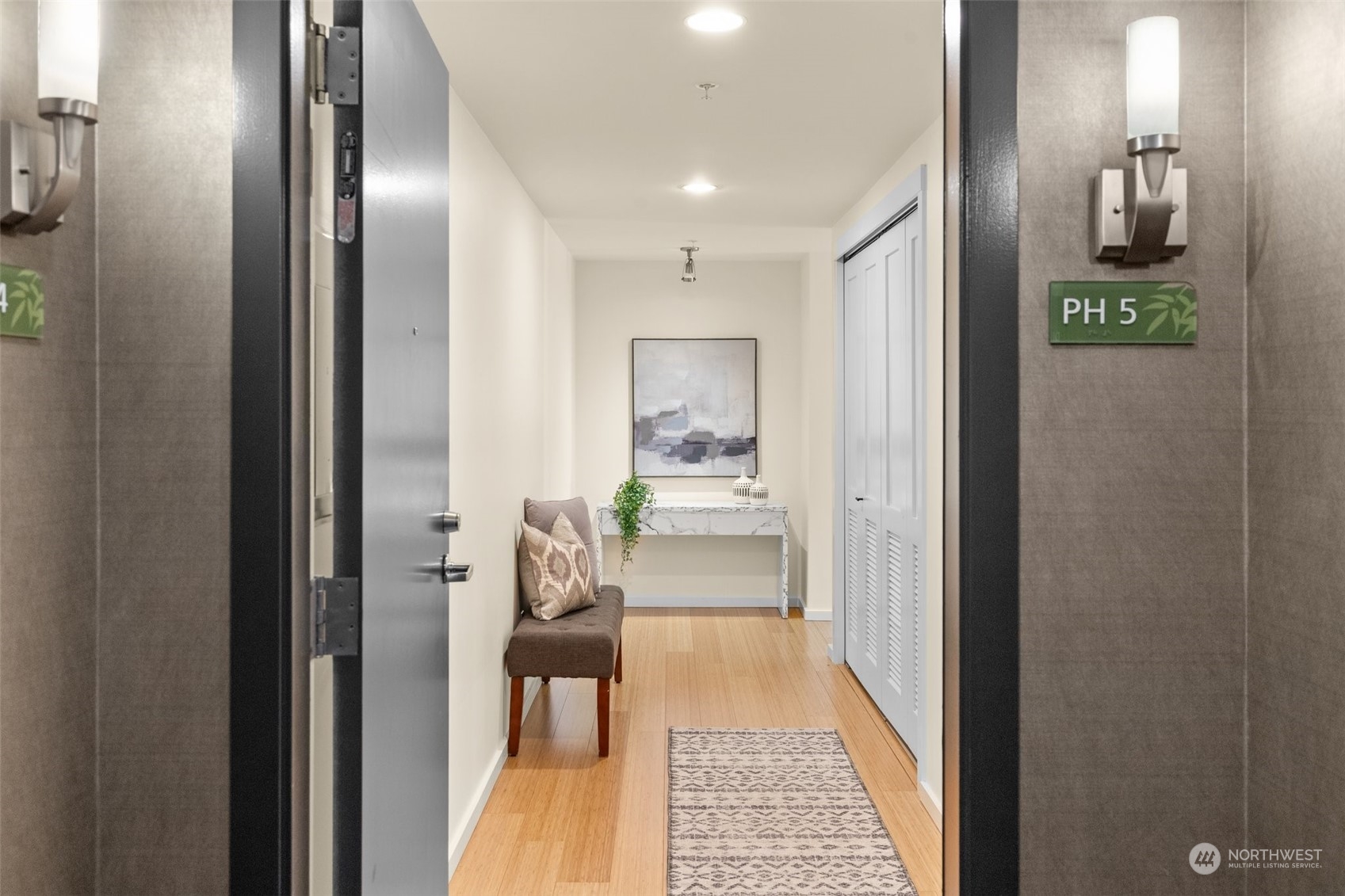 76 Cedar Street Unit: PH 5