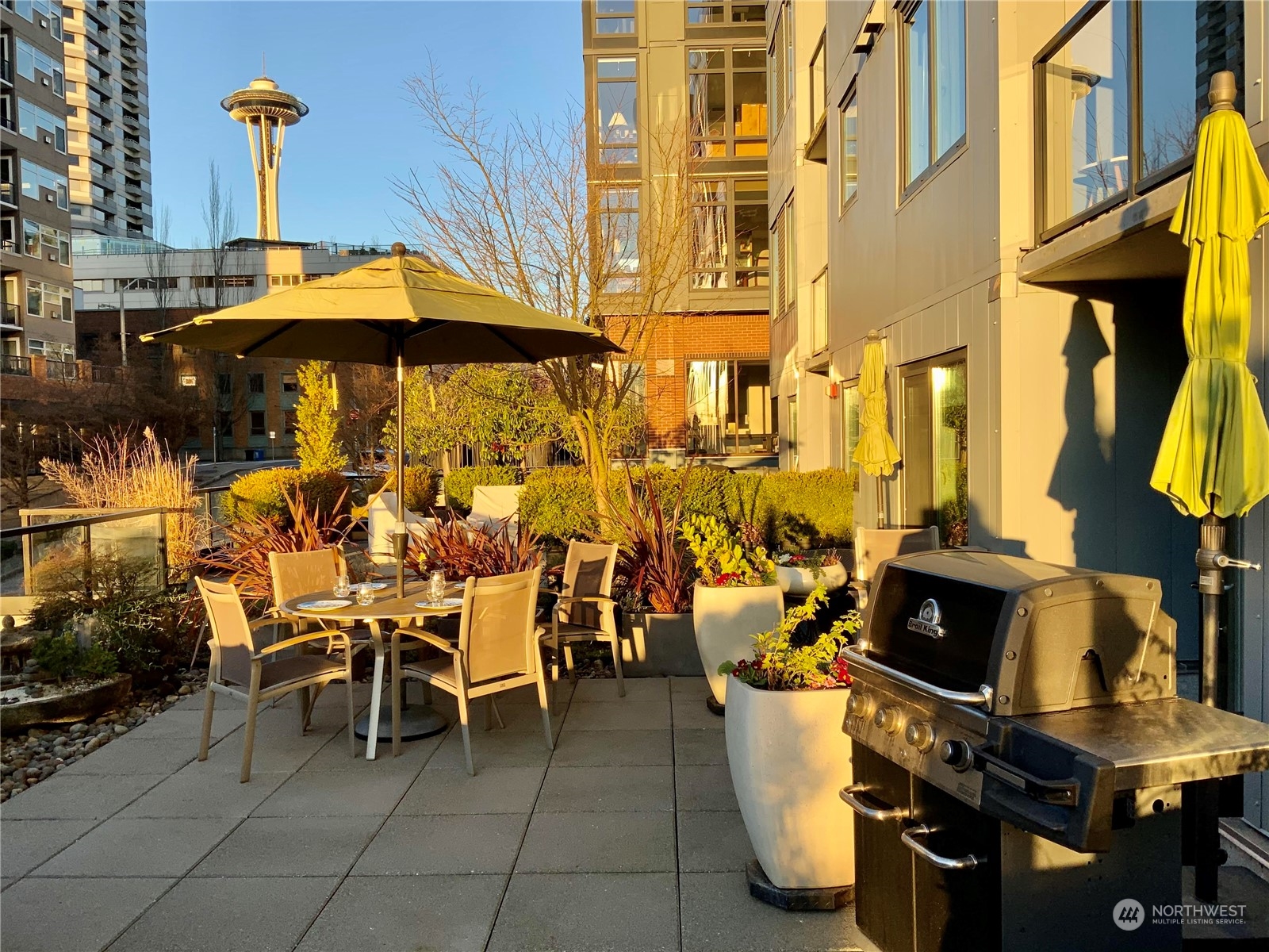 76 Cedar Street Unit: PH 5