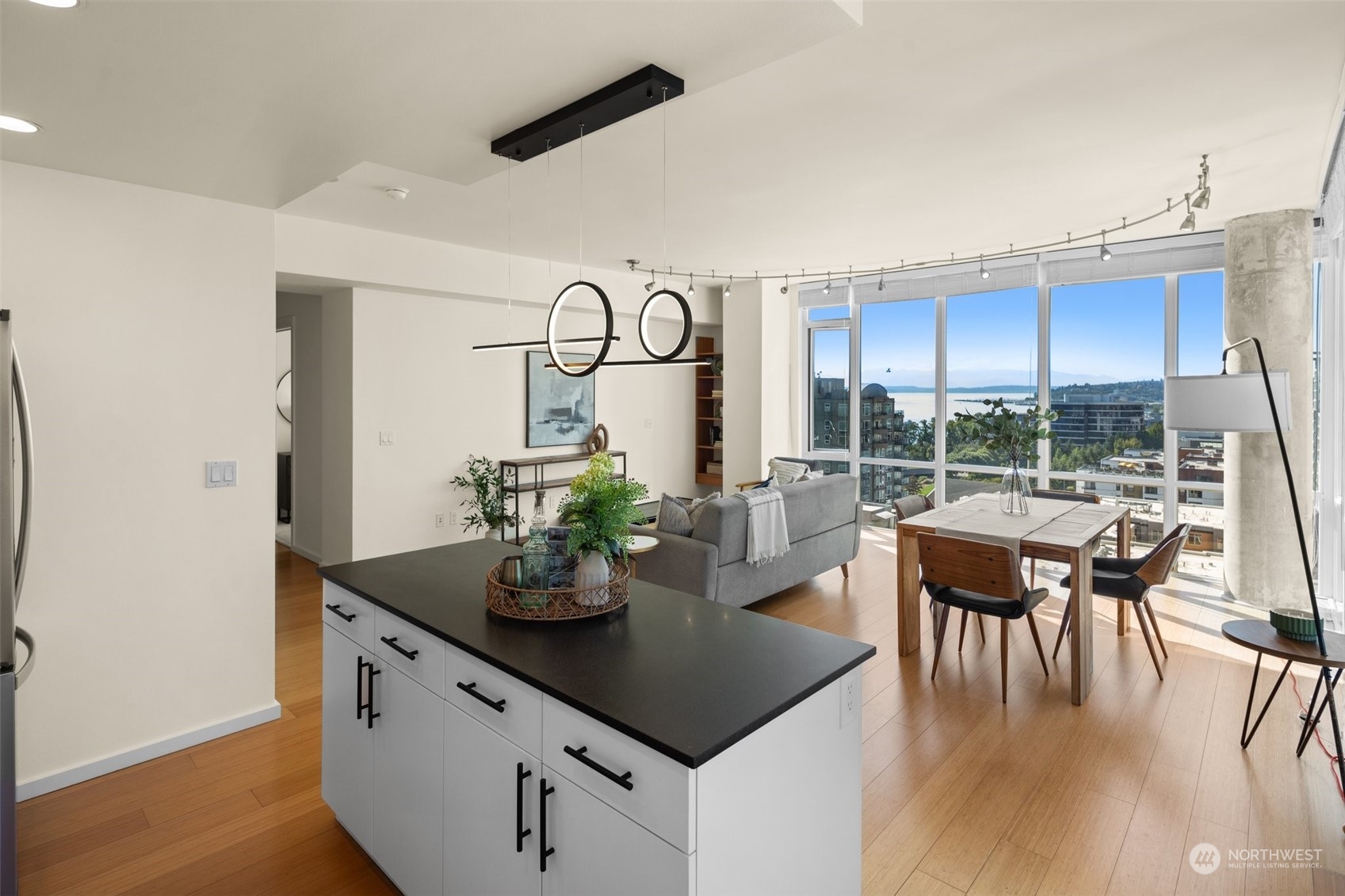 76 Cedar Street Unit: PH 5