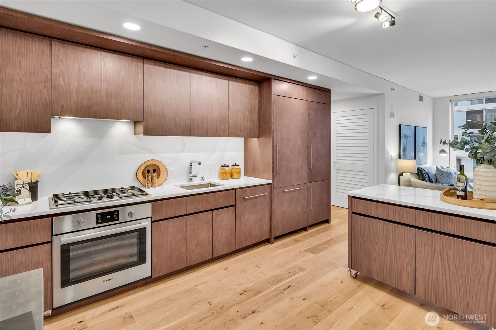 121 Stewart Street Unit: 1003