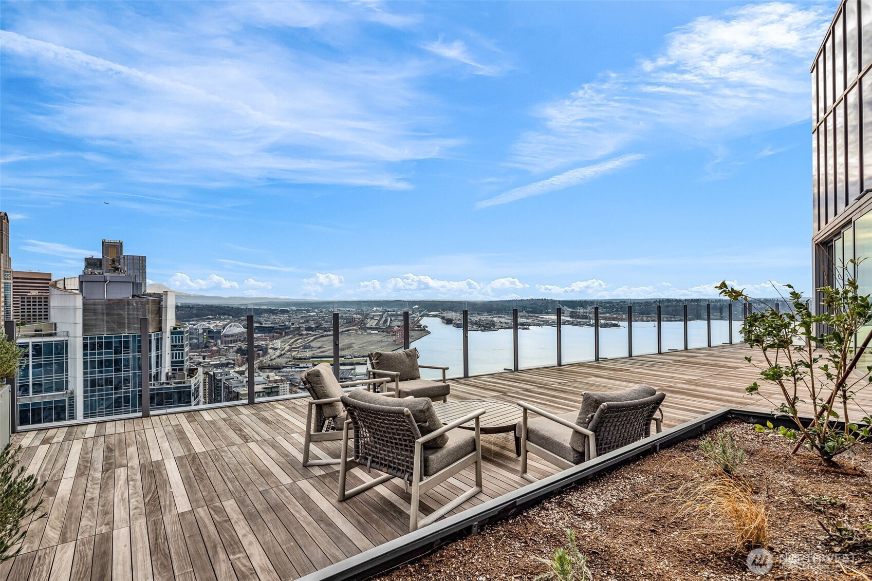 121 Stewart Street Unit: 1003