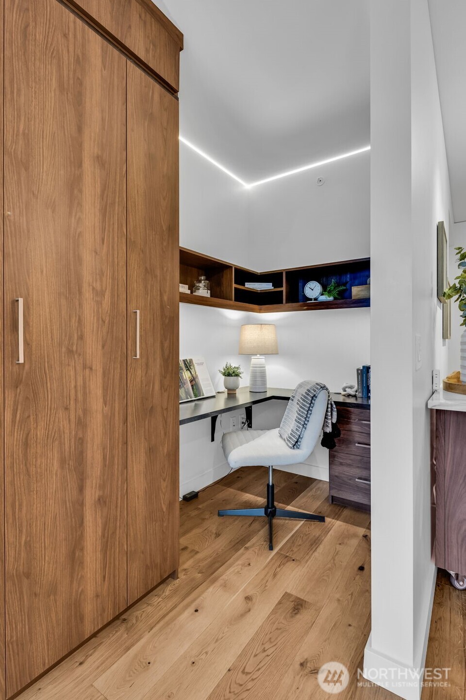 121 Stewart Street Unit: 1003