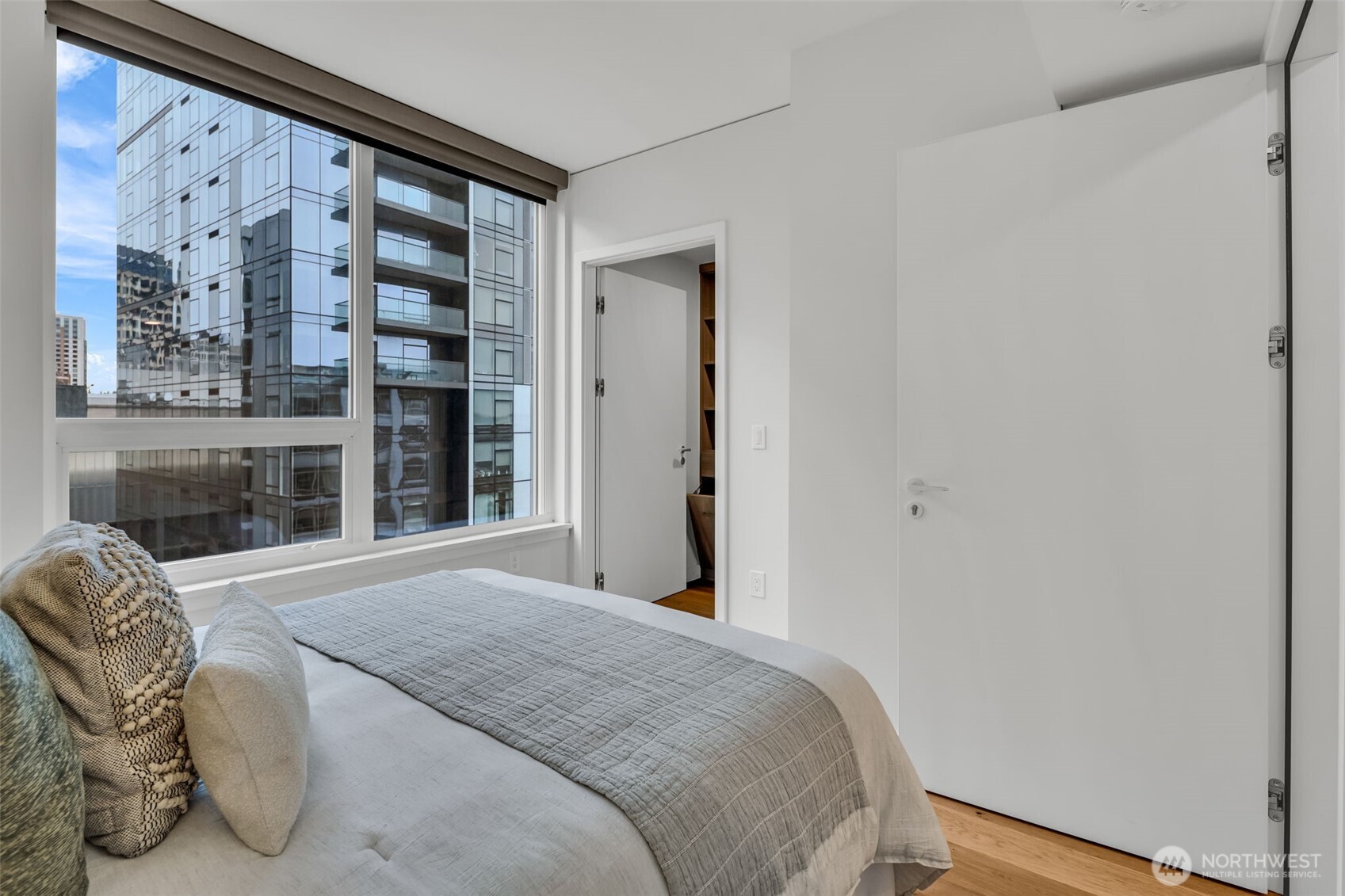 121 Stewart Street Unit: 1003