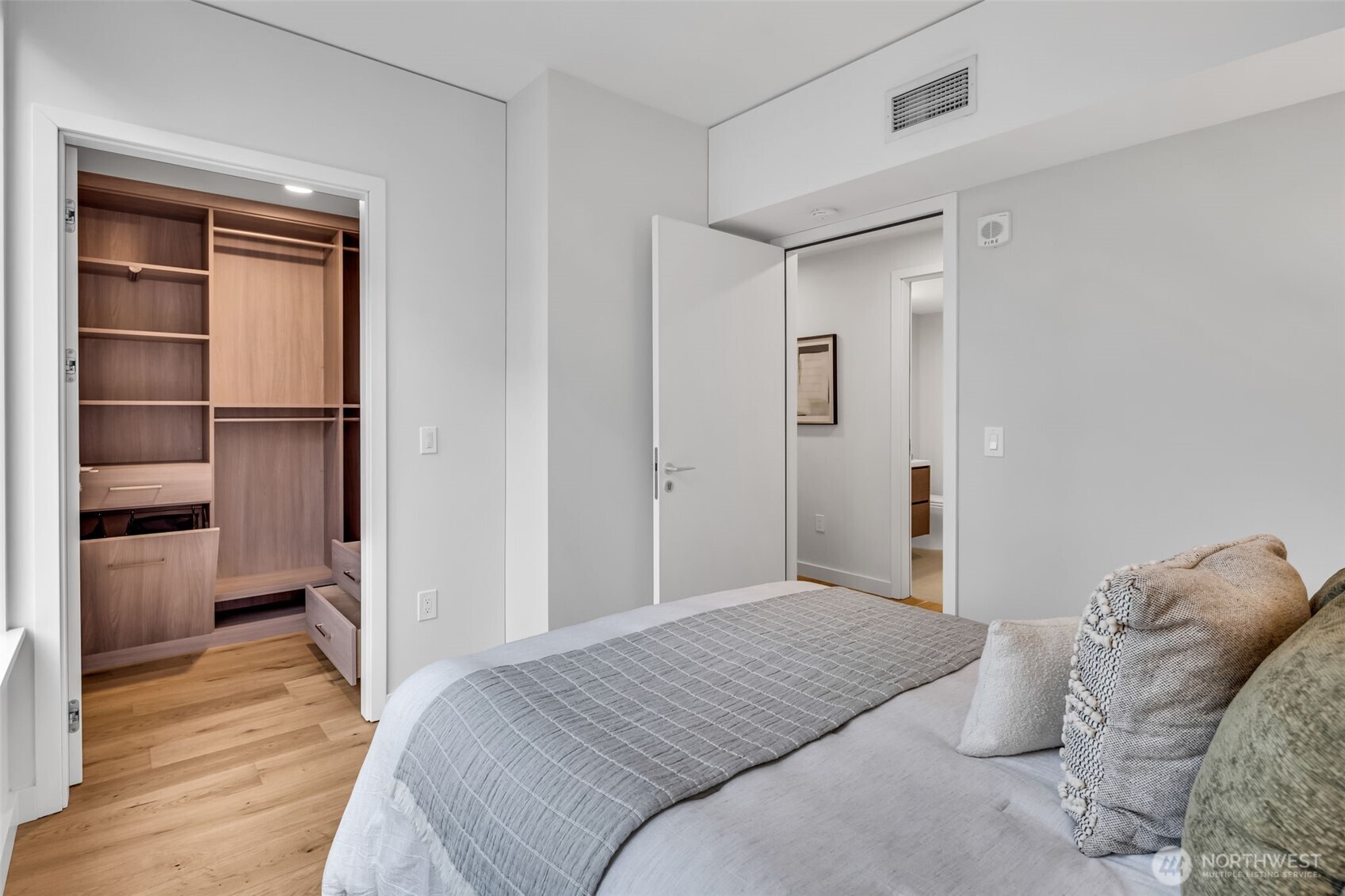 121 Stewart Street Unit: 1003