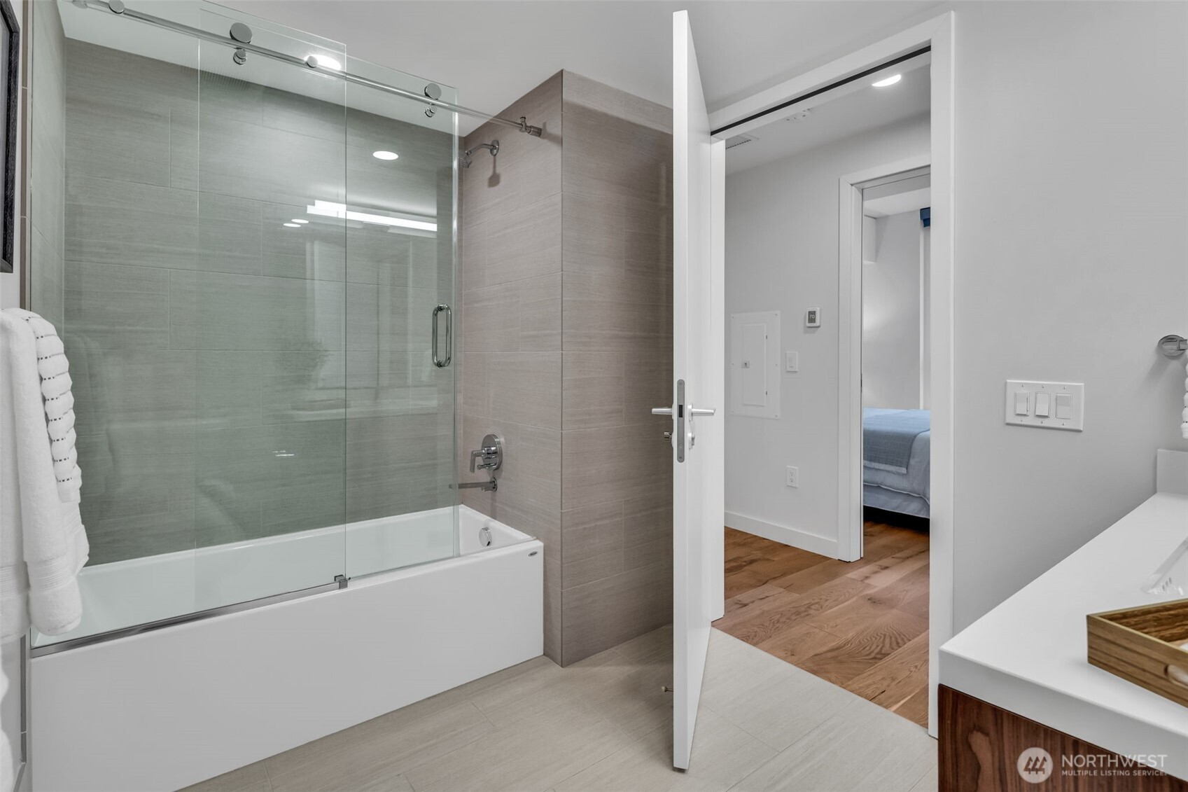 121 Stewart Street Unit: 1003