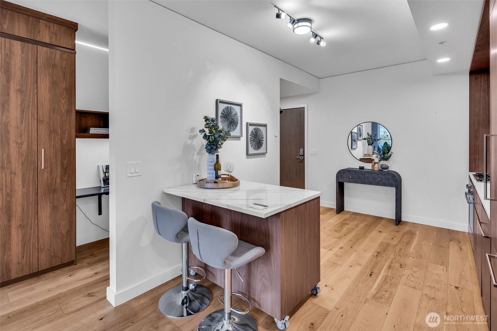 121 Stewart Street Unit: 1003