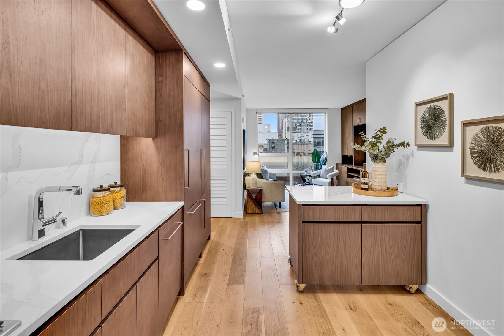 121 Stewart Street Unit: 1003