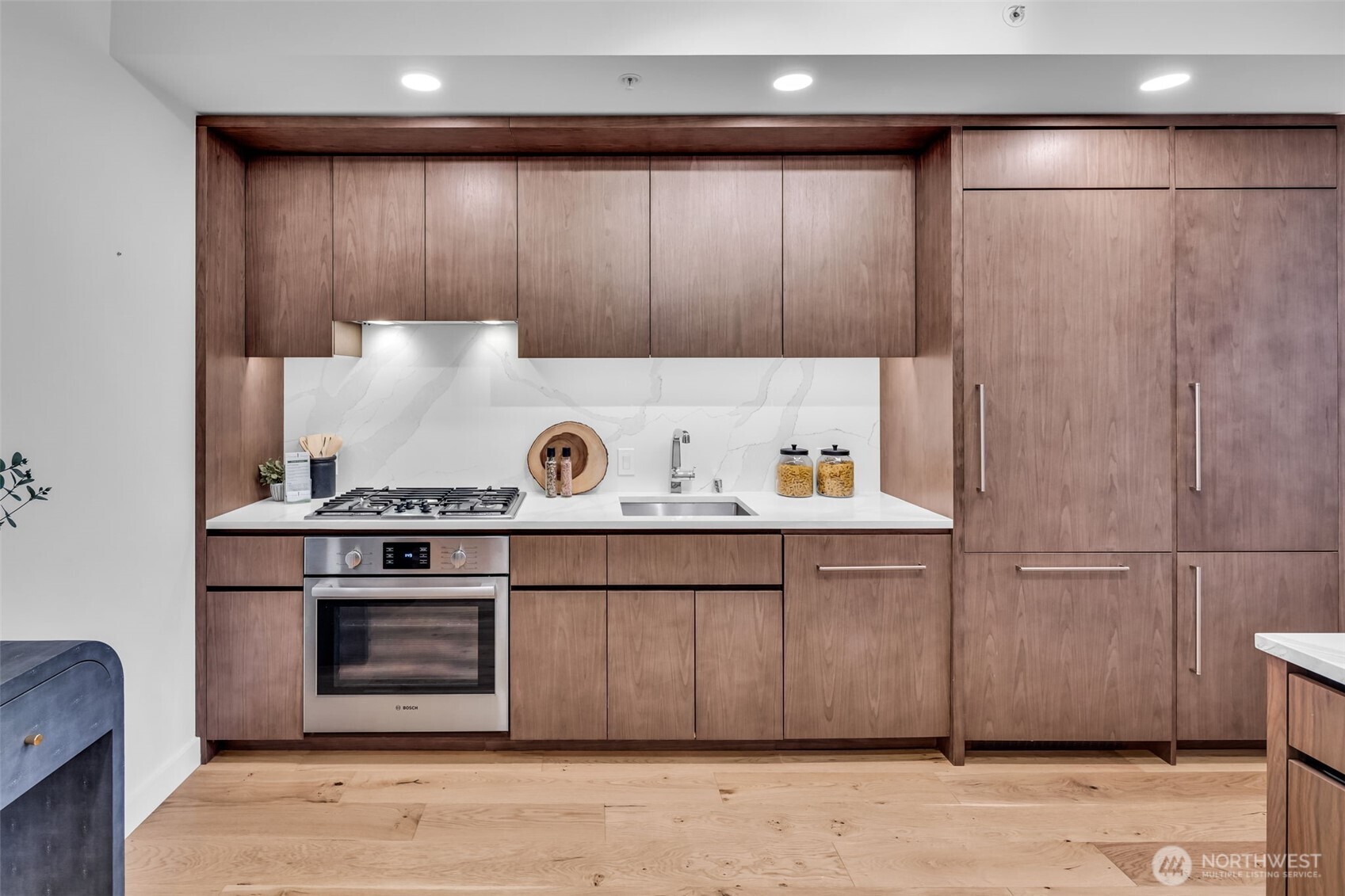 121 Stewart Street Unit: 1003