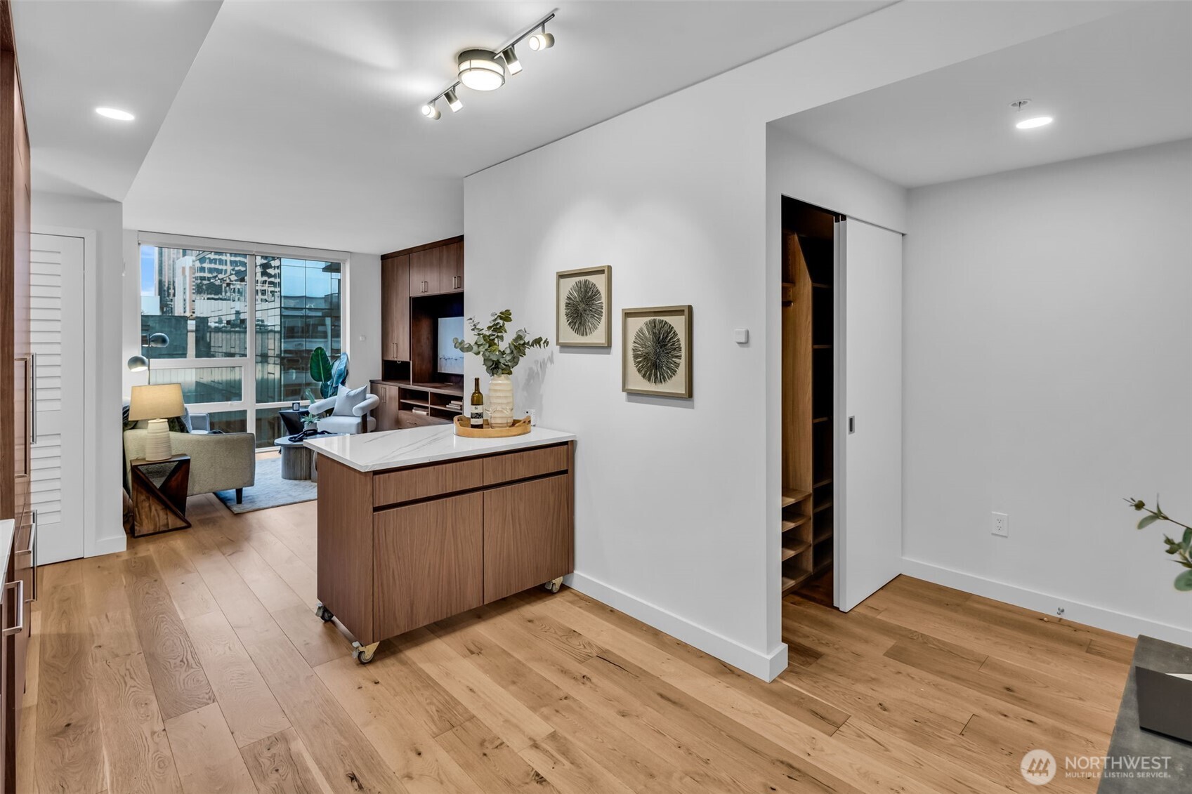 121 Stewart Street Unit: 1003