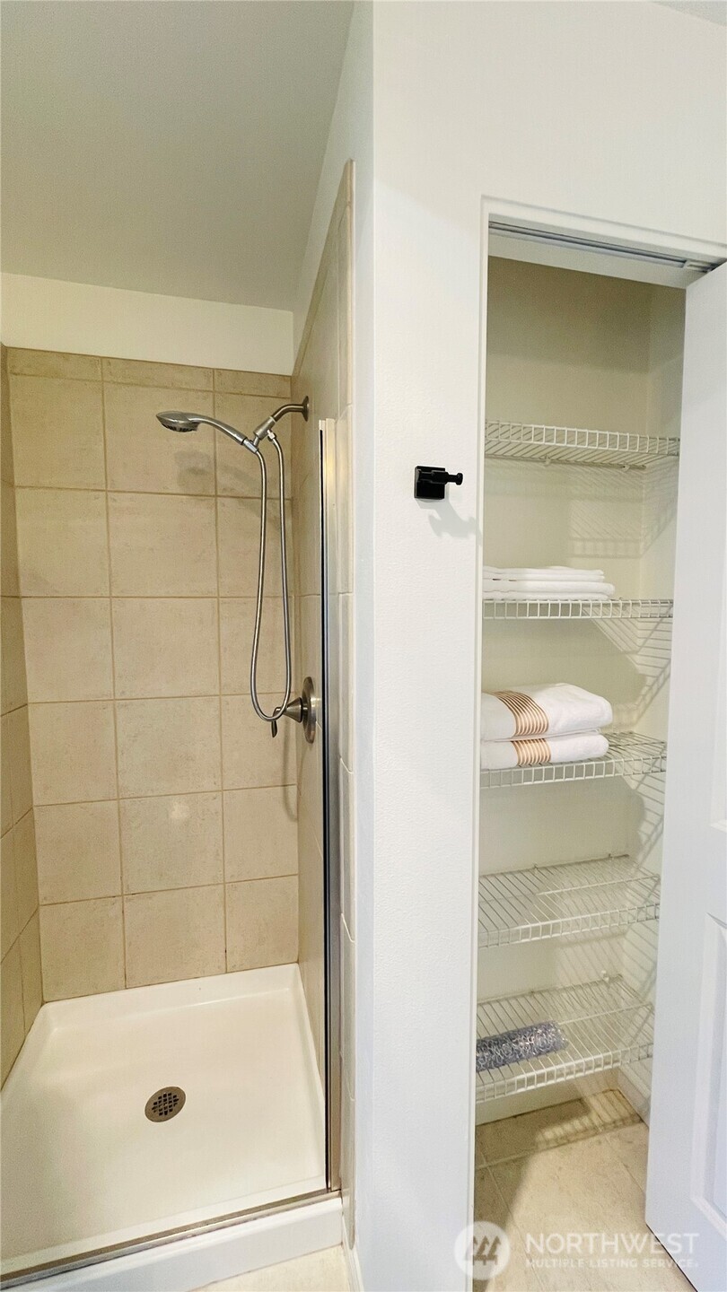 2424 S 41st Street Unit: B526