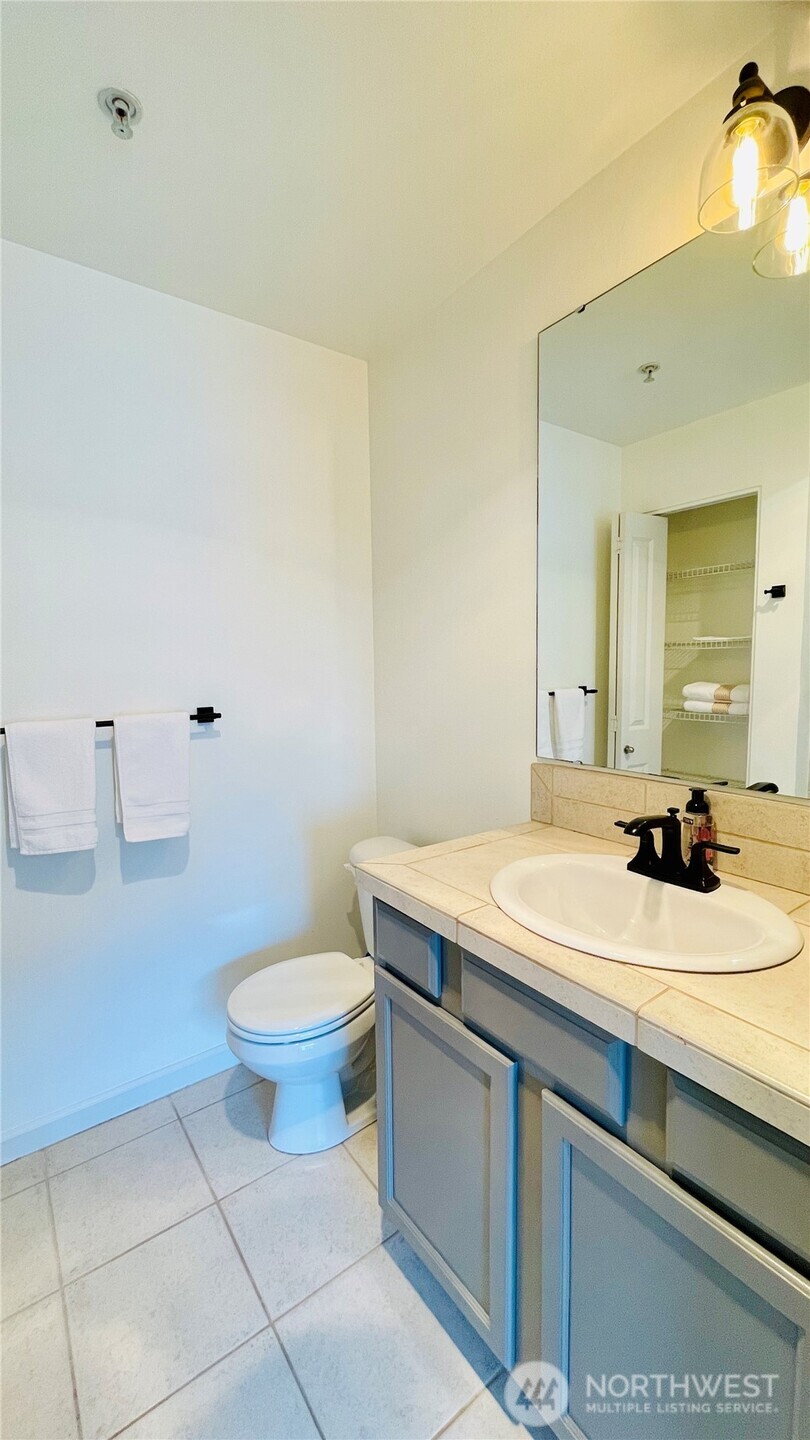 2424 S 41st Street Unit: B526