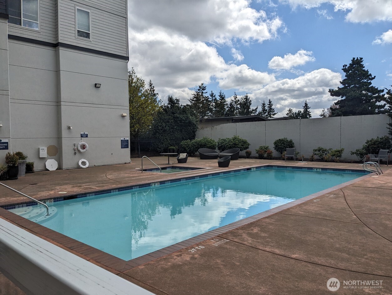 2424 S 41st Street Unit: B526