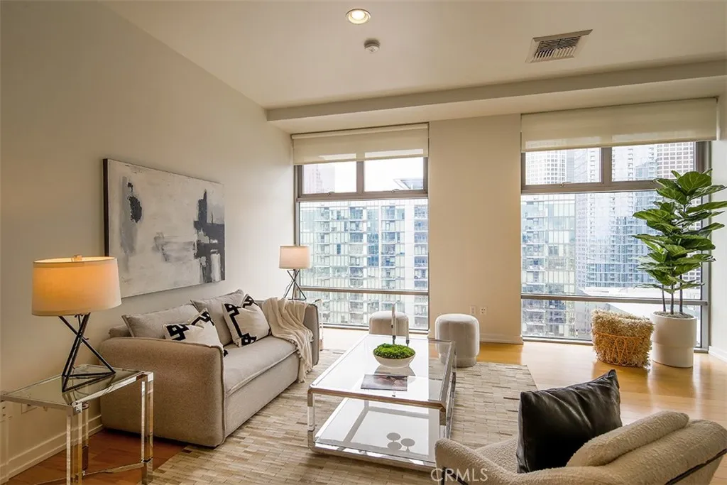 801 S Grand Avenue Unit 1604
