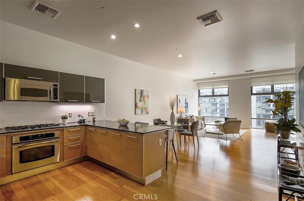 801 S Grand Avenue Unit 1604