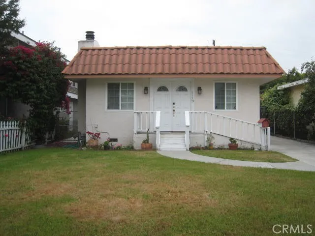 6137 Camellia Avenue