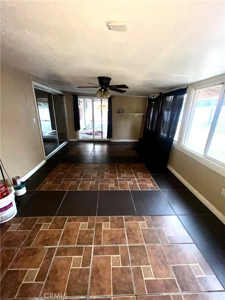 17141 E Tudor