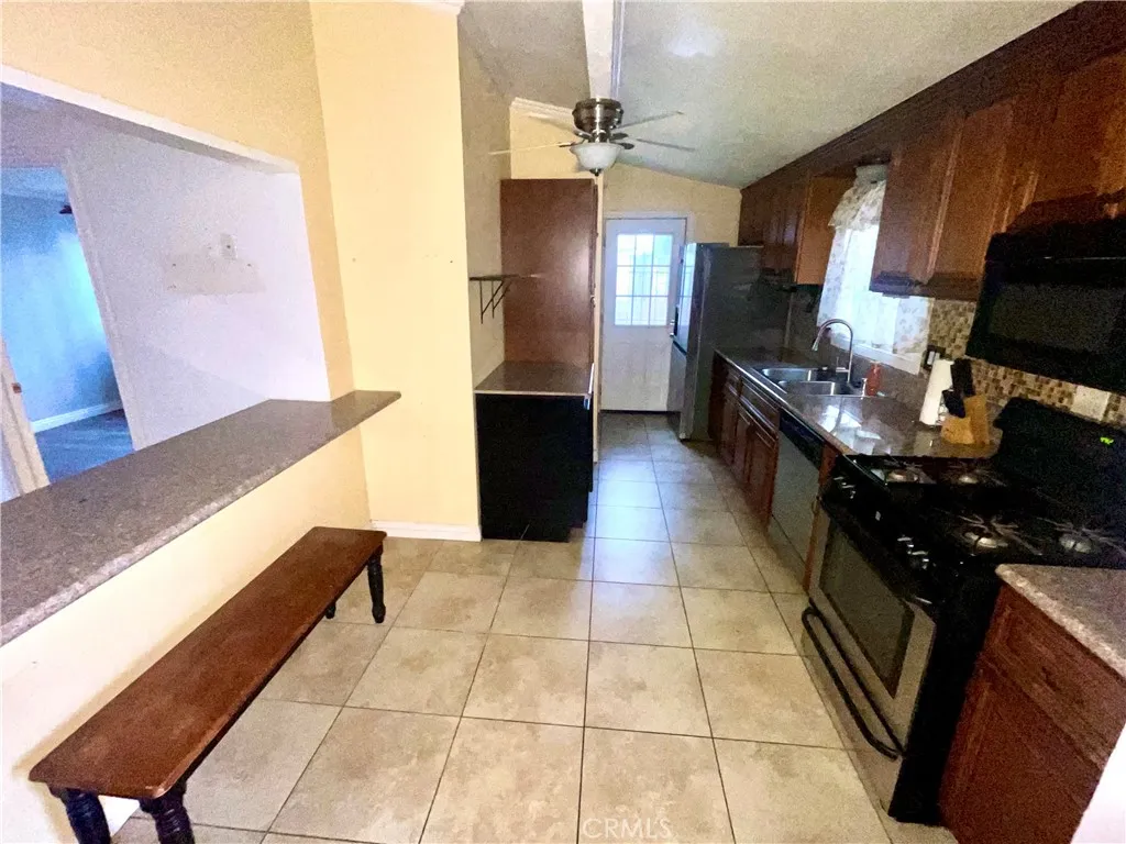 17141 E Tudor
