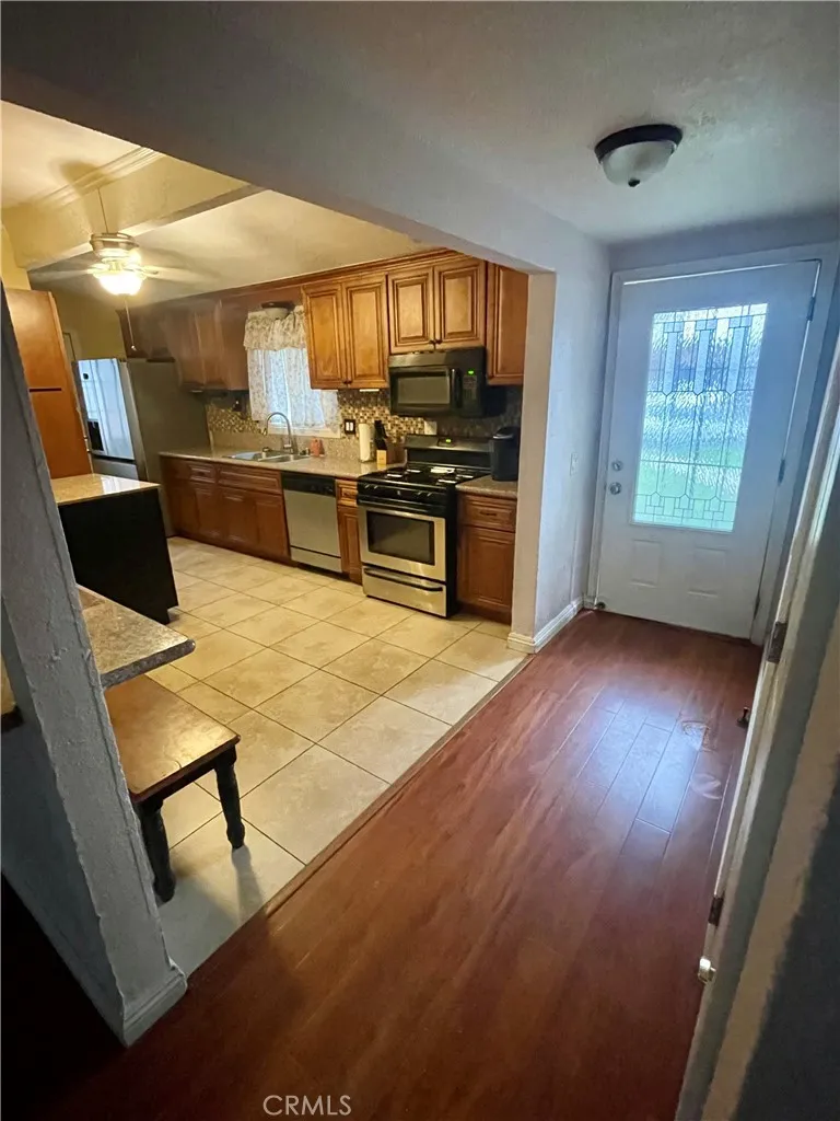 17141 E Tudor