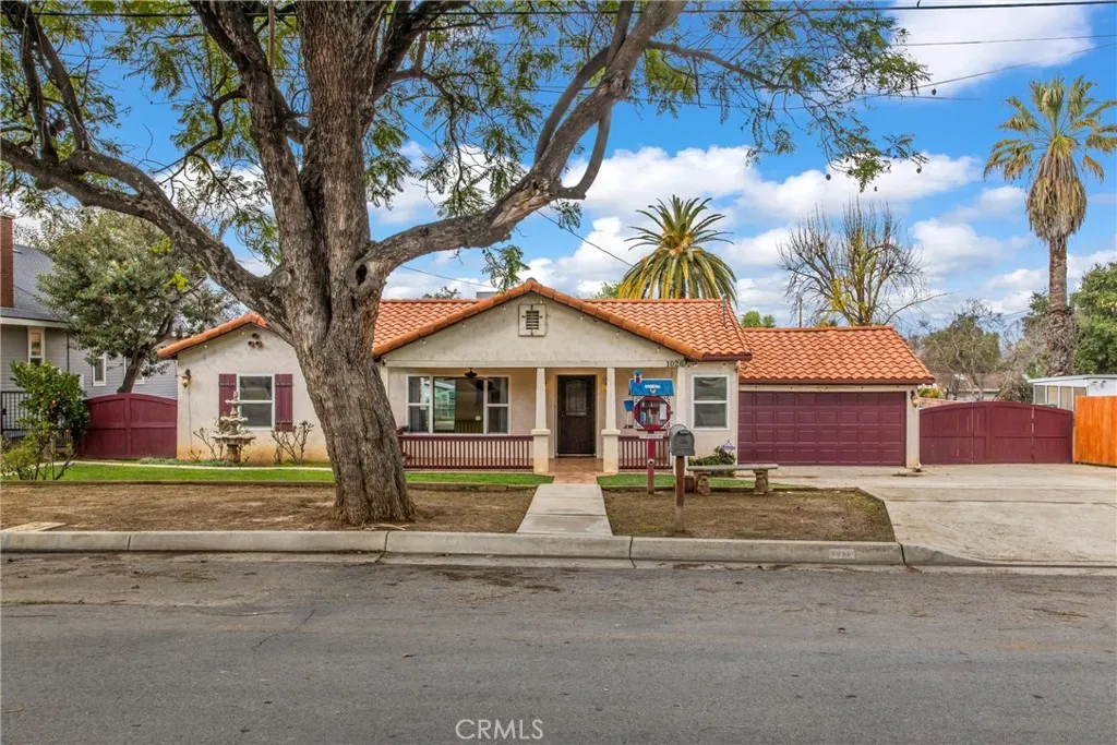 1026 Walnut Avenue