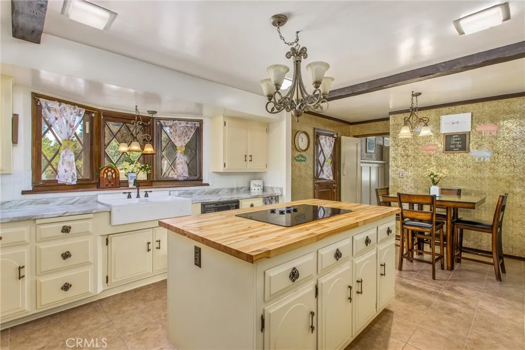 33 E Repplier Road