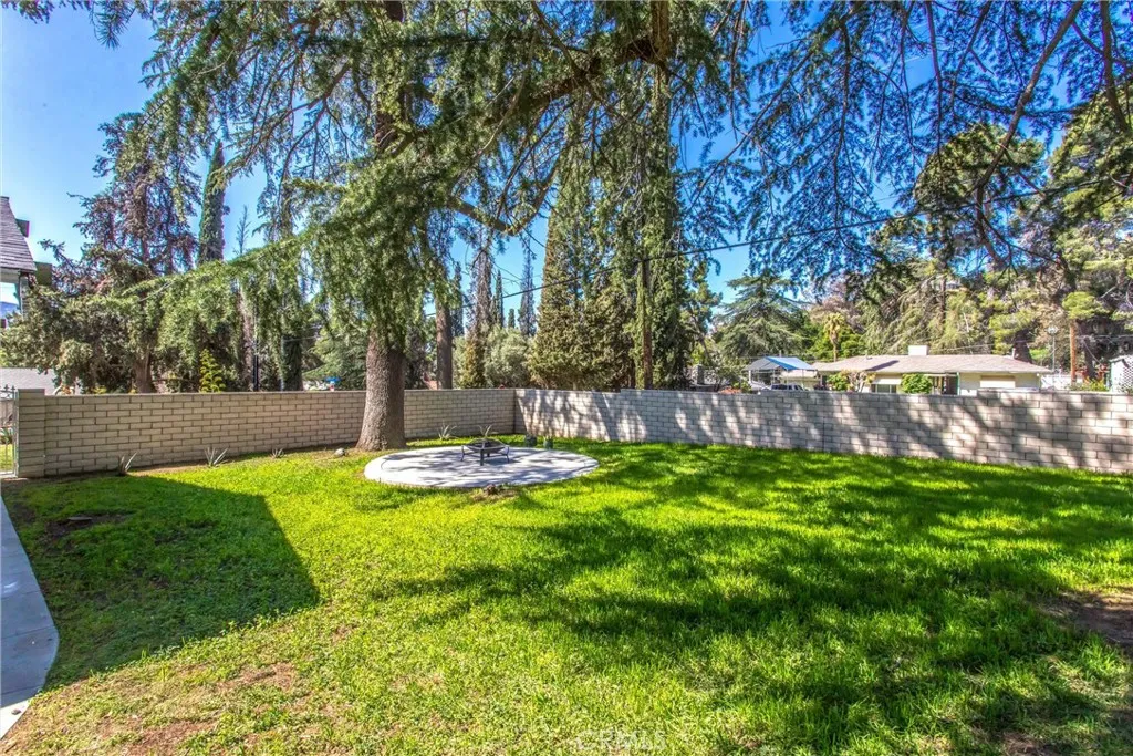33 E Repplier Road