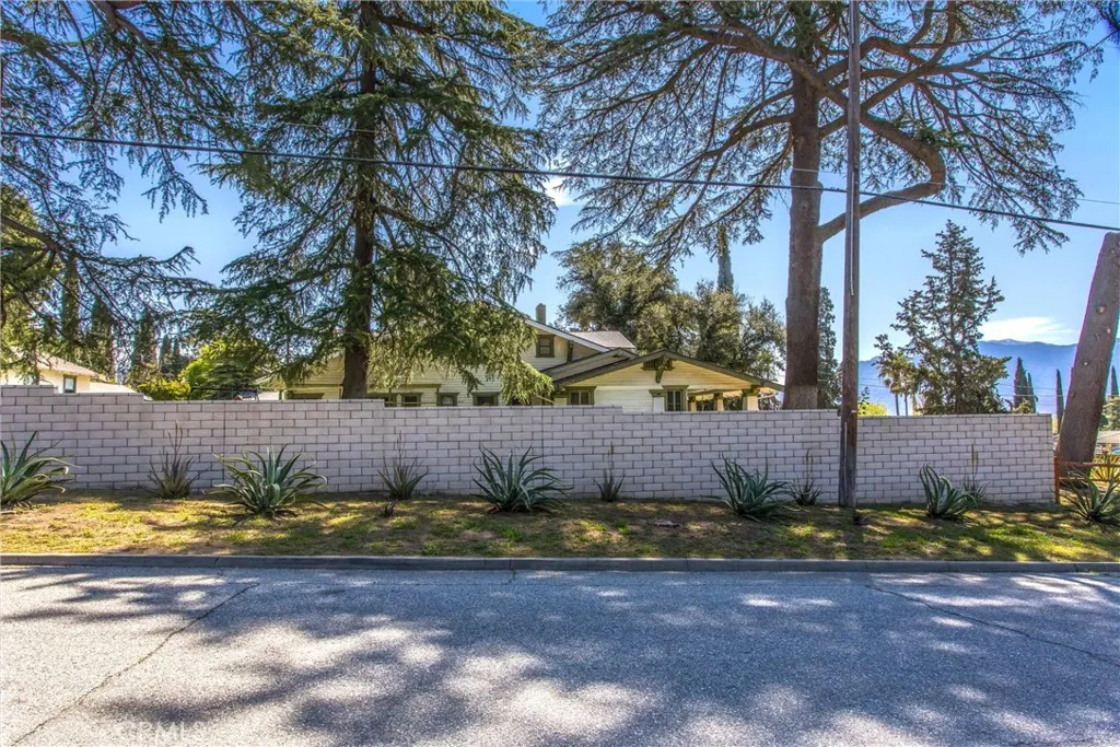 33 E Repplier Road