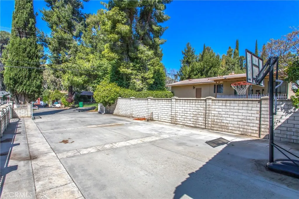 33 E Repplier Road