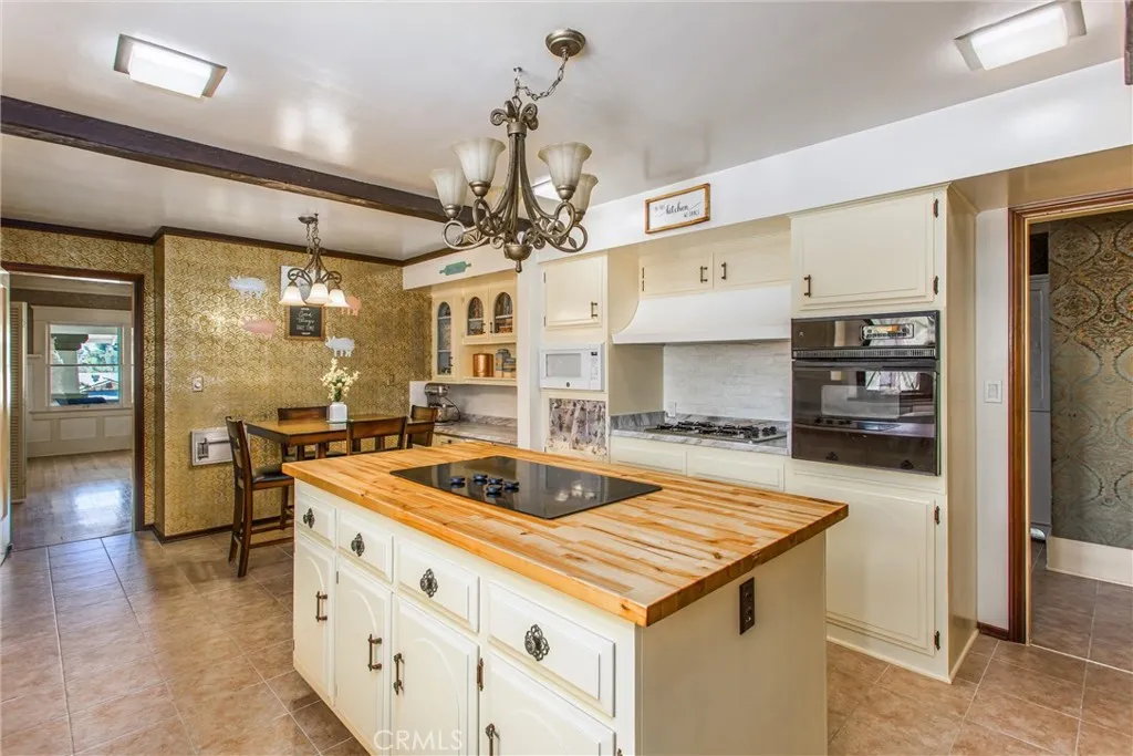 33 E Repplier Road