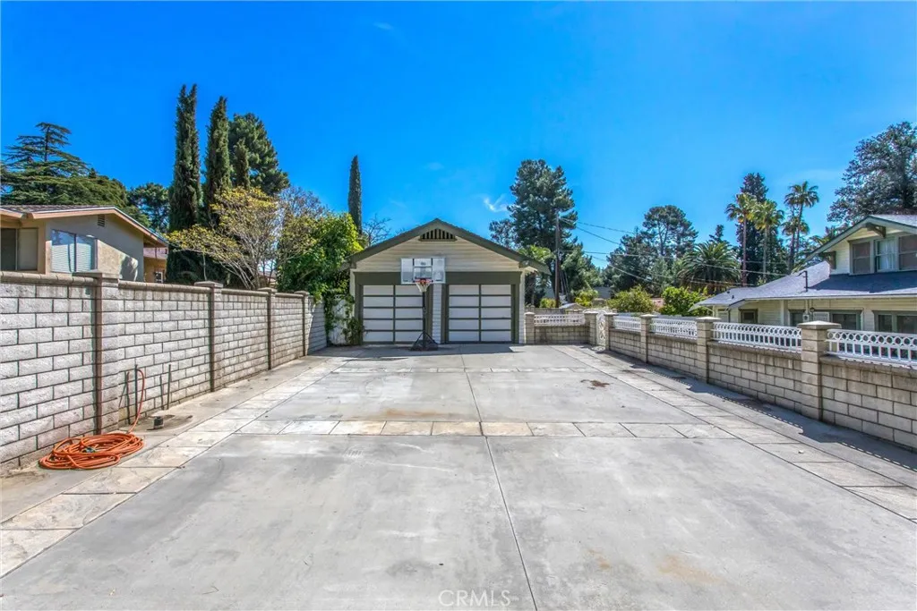33 E Repplier Road