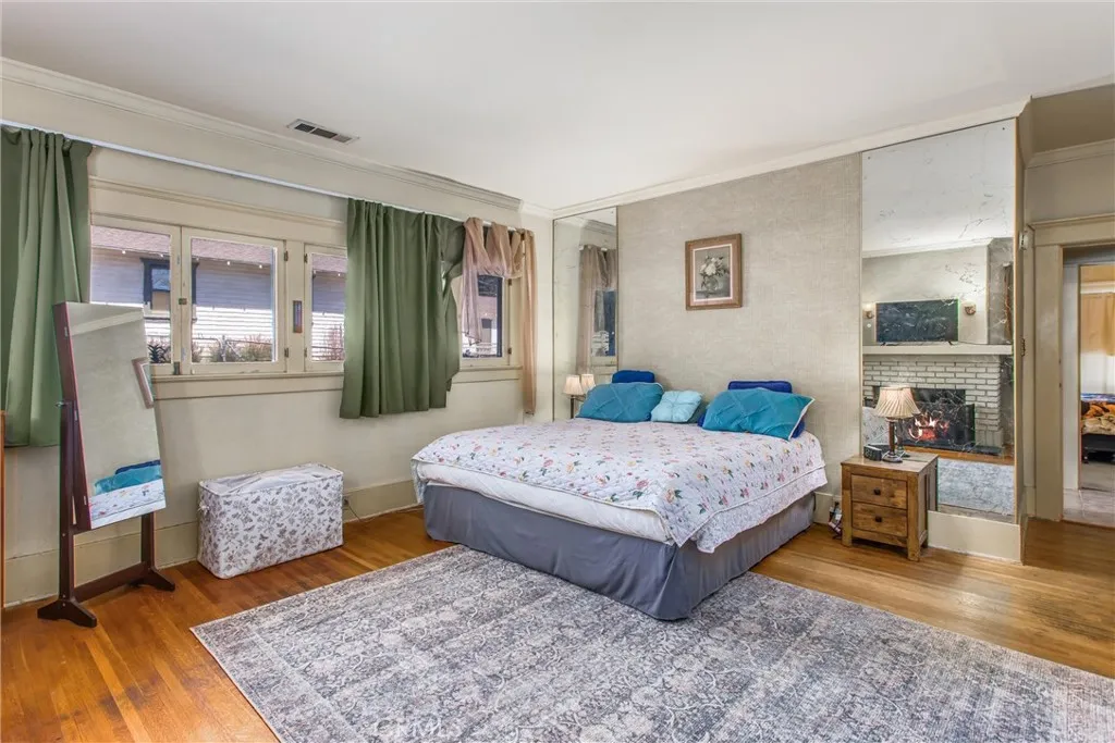 33 E Repplier Road