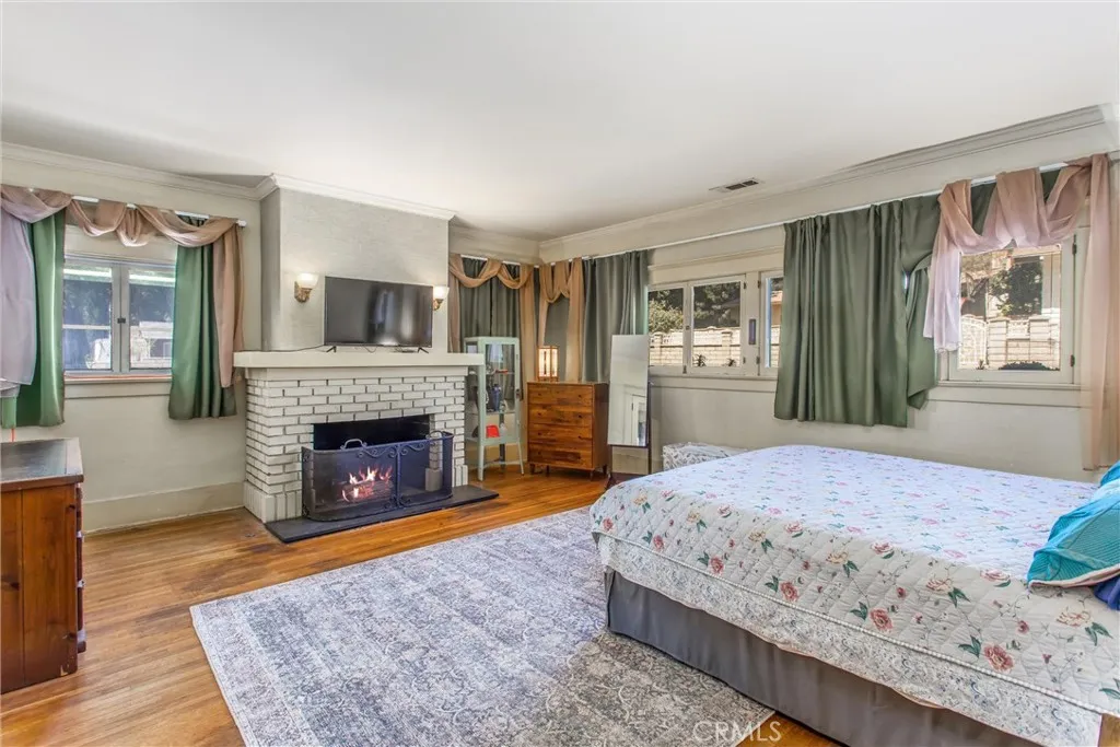 33 E Repplier Road
