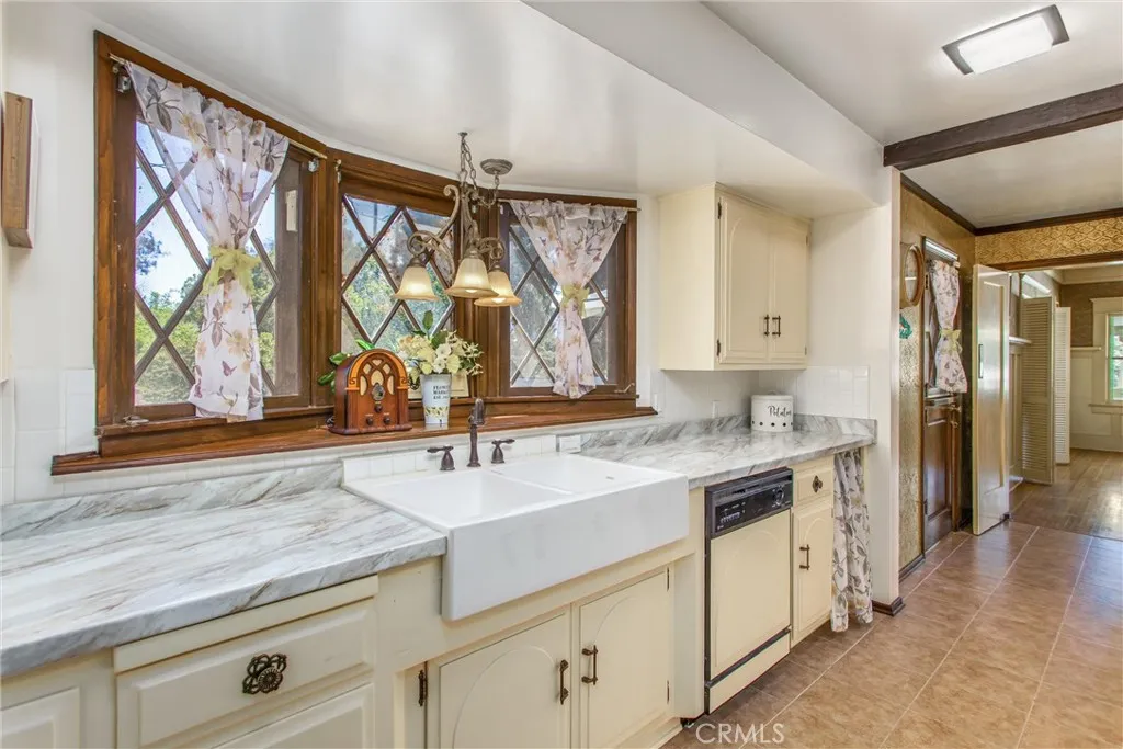 33 E Repplier Road