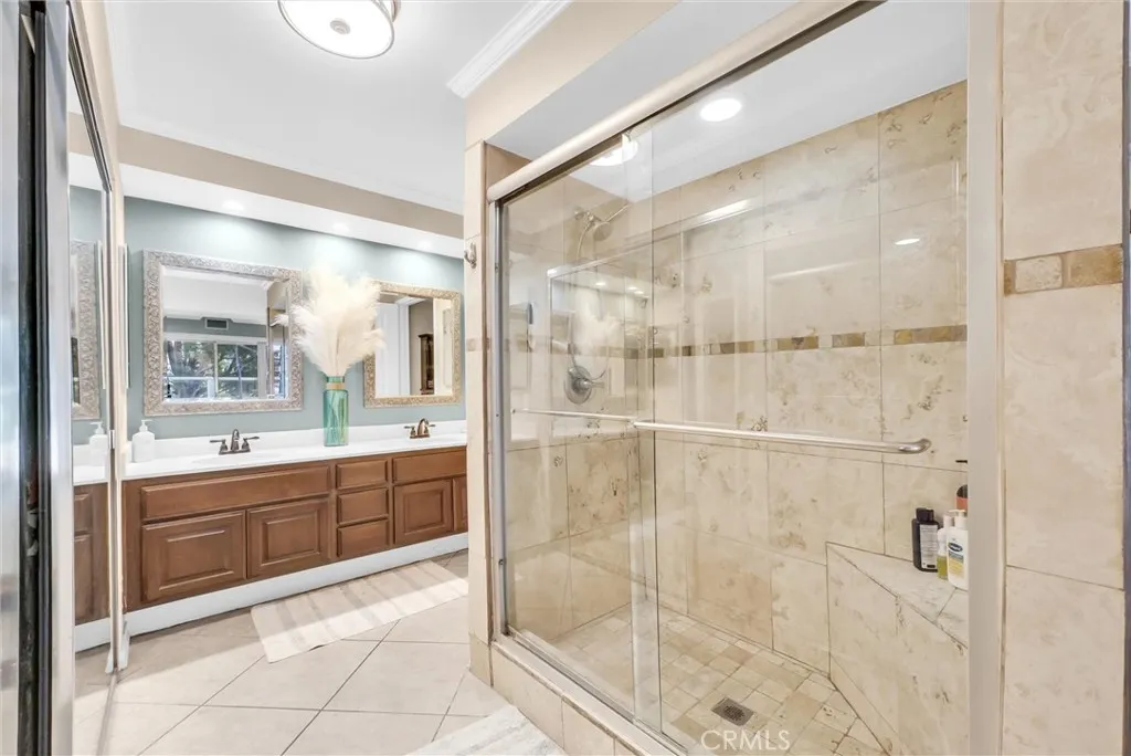 8011 E Sandstone