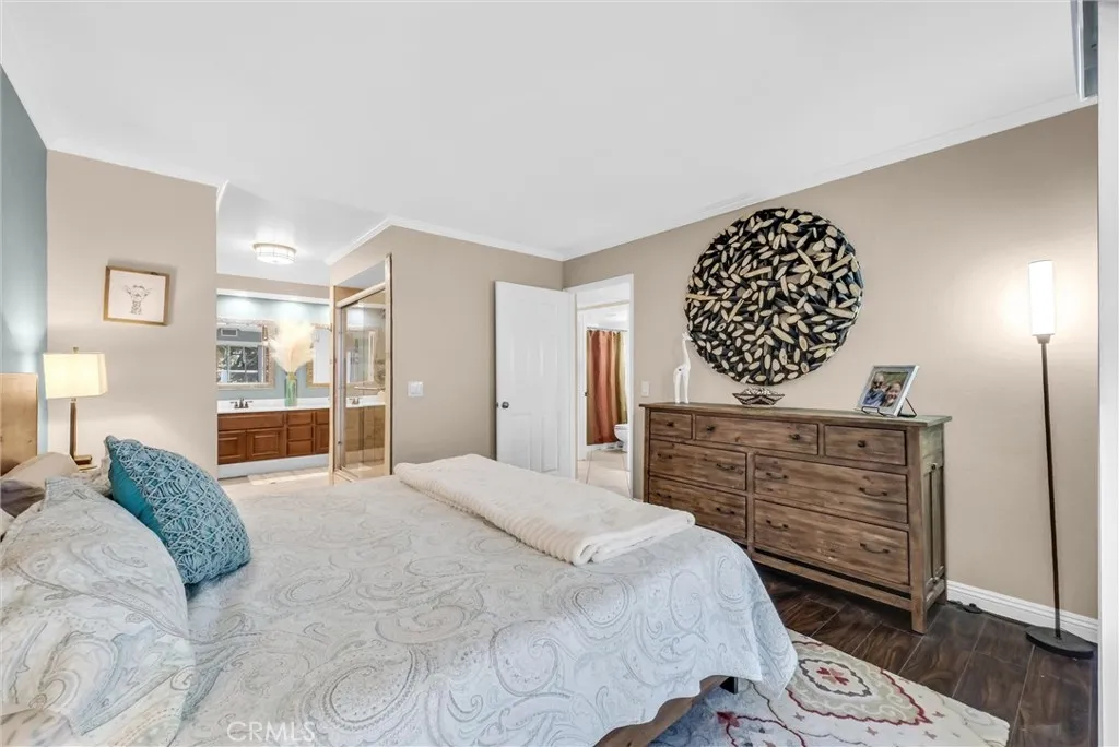 8011 E Sandstone
