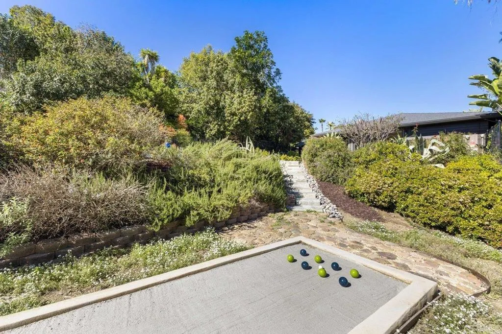 639 Valley Drive