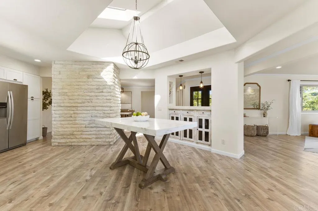 639 Valley Drive