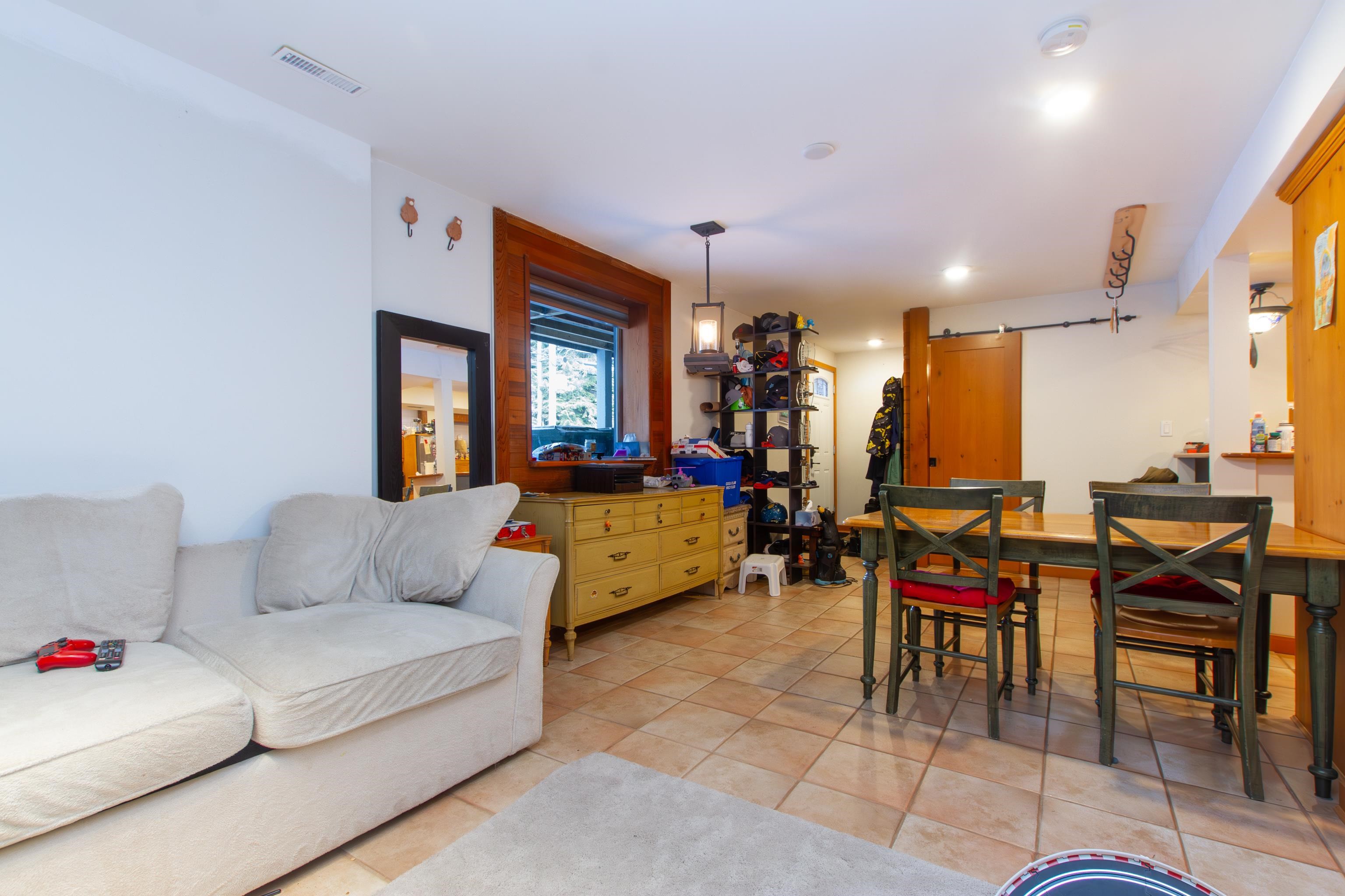 3106 TYROL CRESCENT