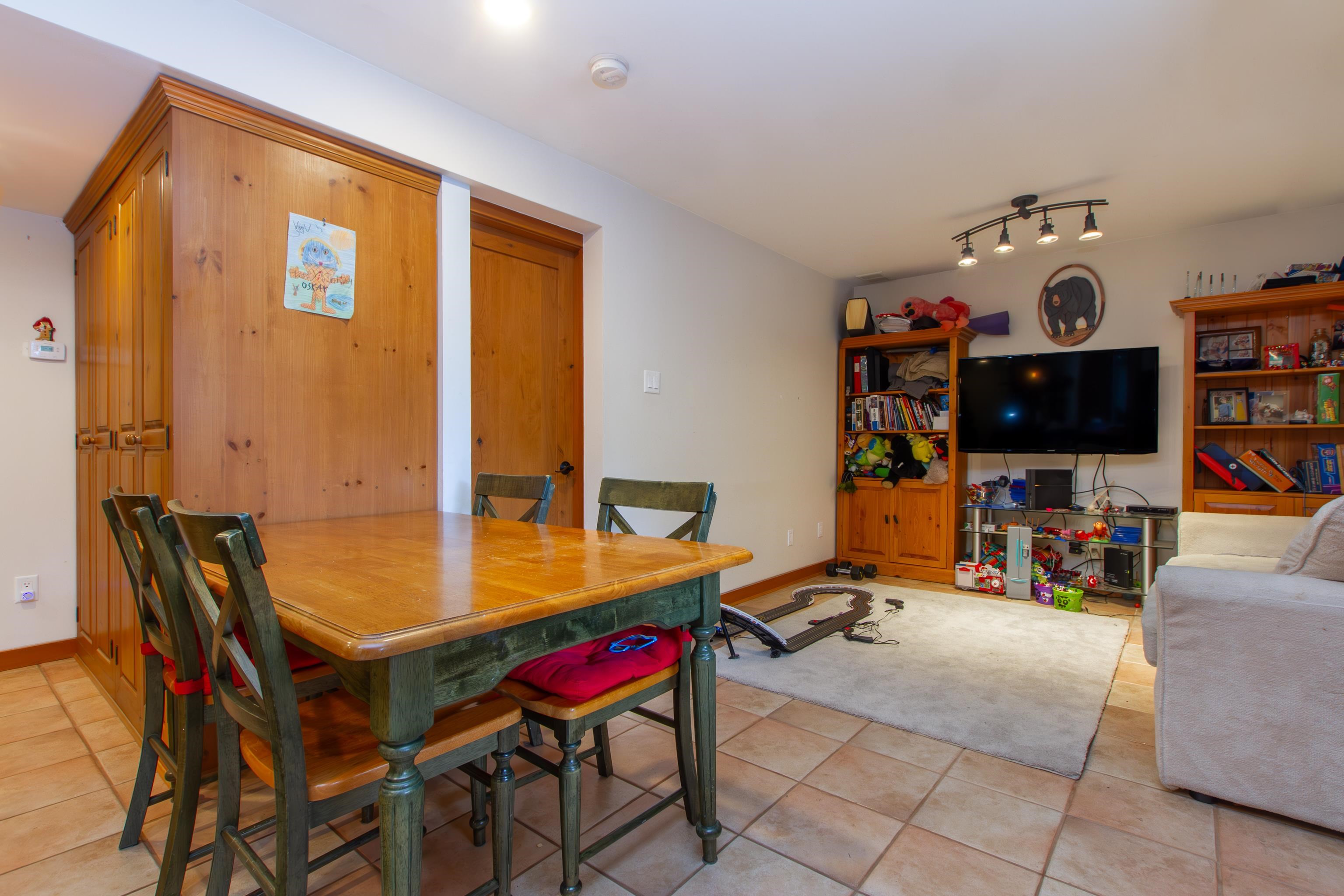 3106 TYROL CRESCENT