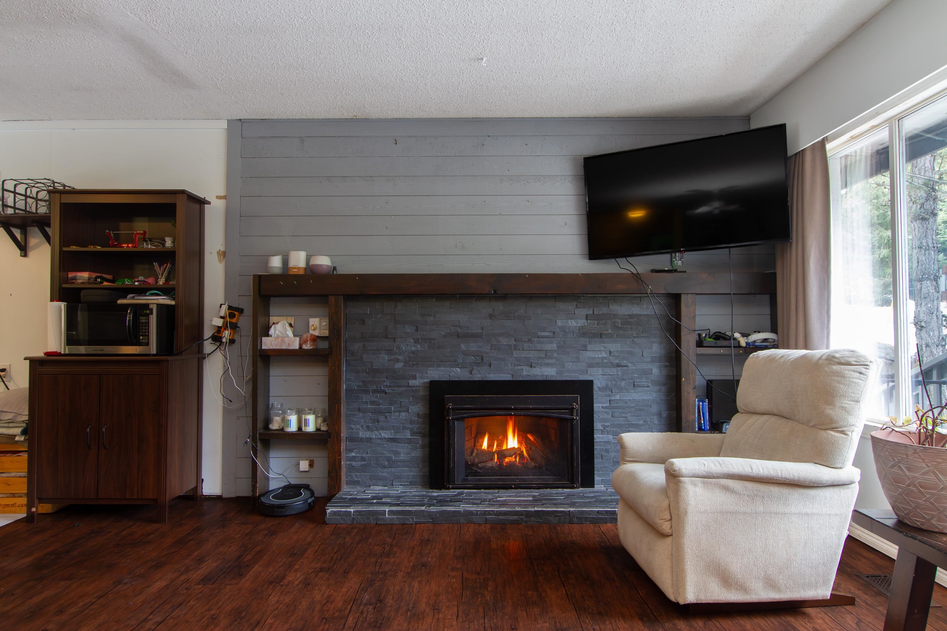 3106 TYROL CRESCENT